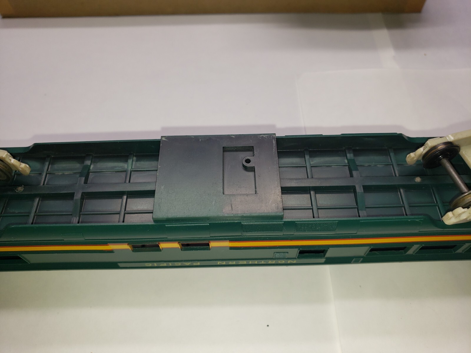 N P RAILWAY EXPRESS SL Vista Dome CAR 500 Athearn HO Northern Pacific With Box