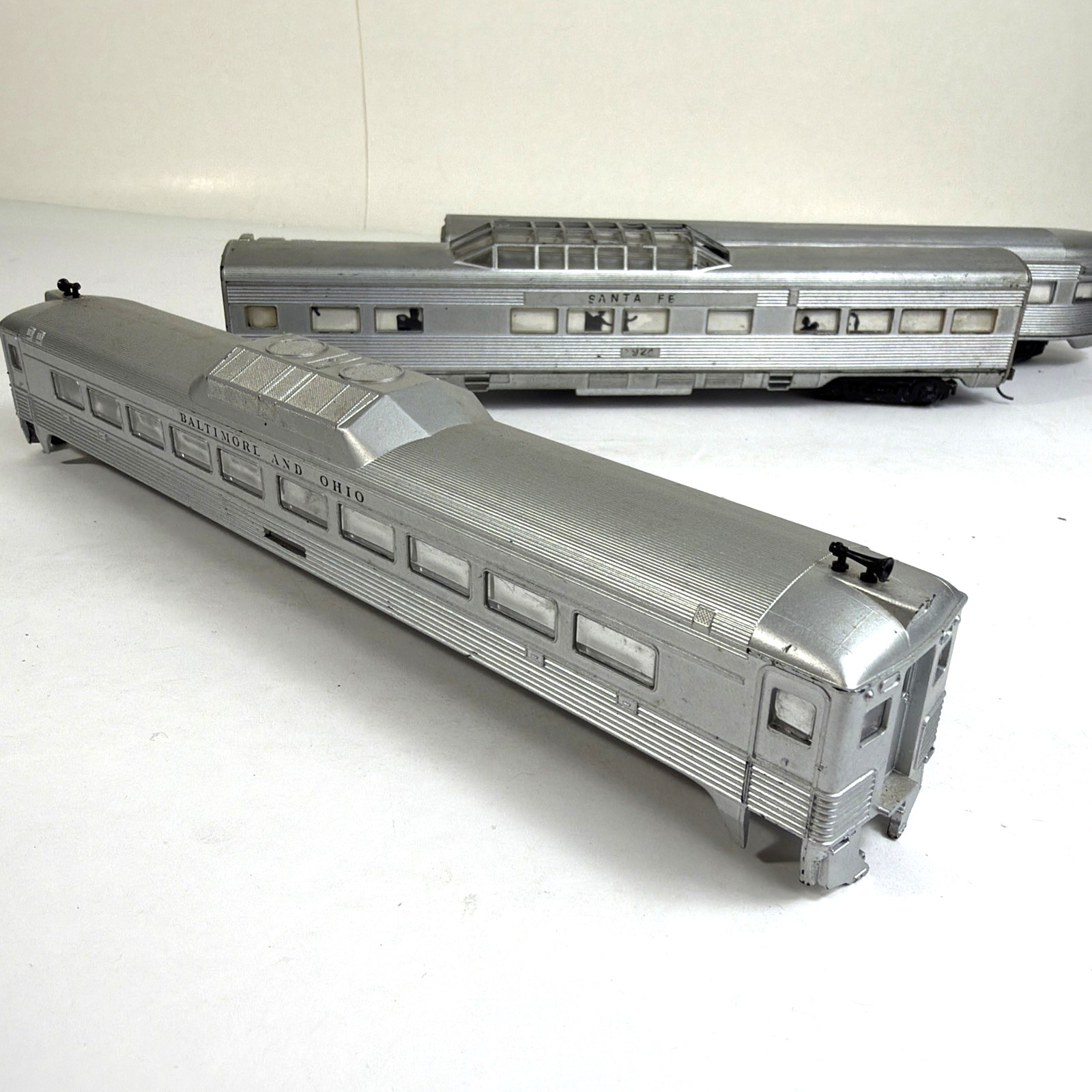Sante Fe PASSENGER CAR LOT HO Scale Silver – Look Rolling Cars 10″ long