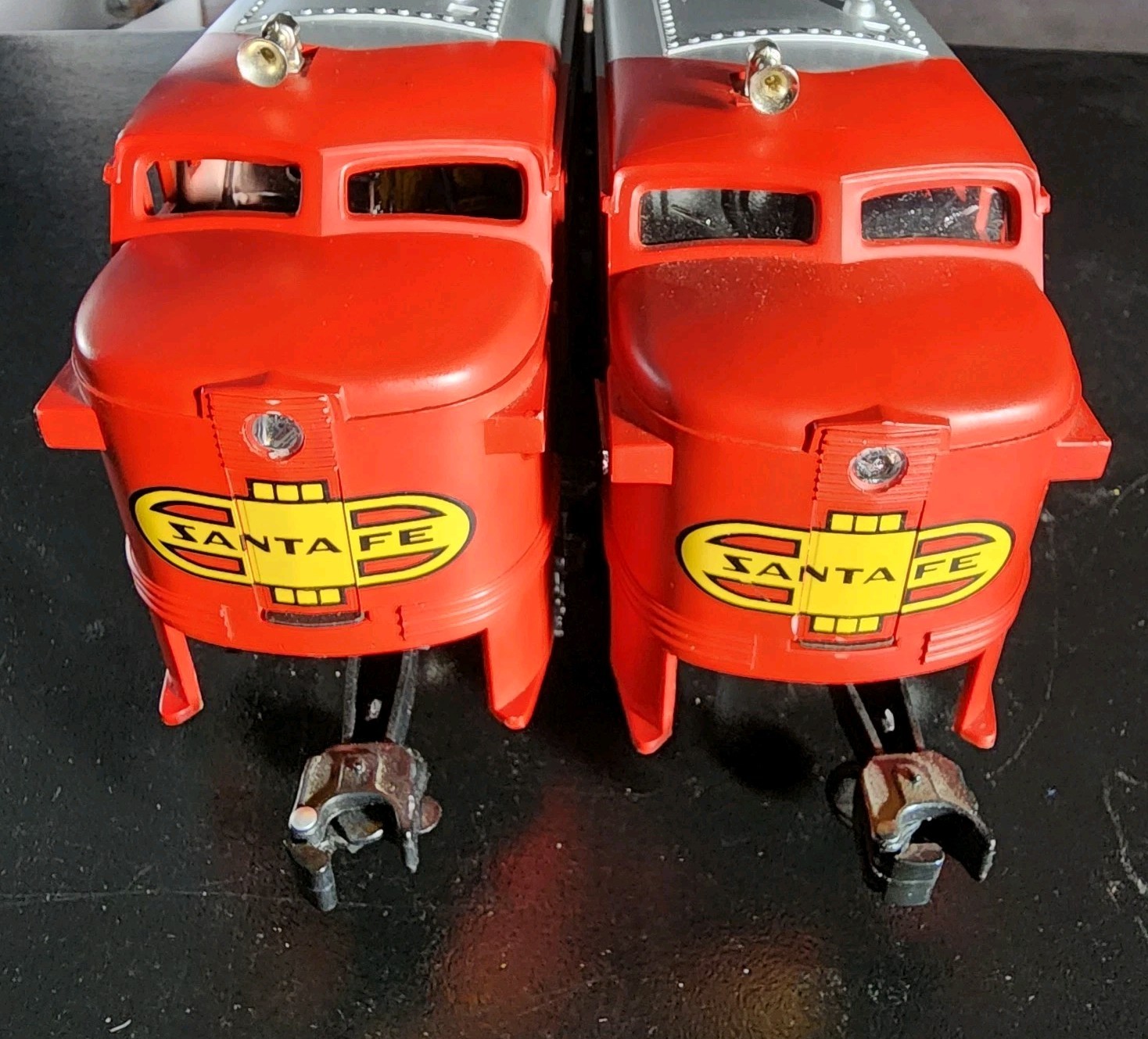 Lionel Train Santa Fe 8193 & 8919 O Gauge Engine & Dummy. Our XS70