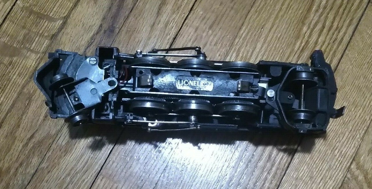 Lionel #2026 Locomotive with Tender 1940s UNTESTED + other cars (2nd set)