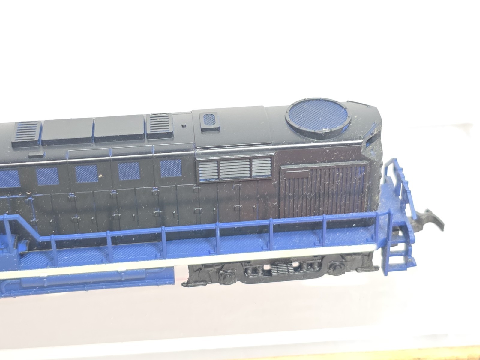 Life Like HO Scale T232 “Undecorated” RS-11 Diesel Road Switcher Locomotive Runs