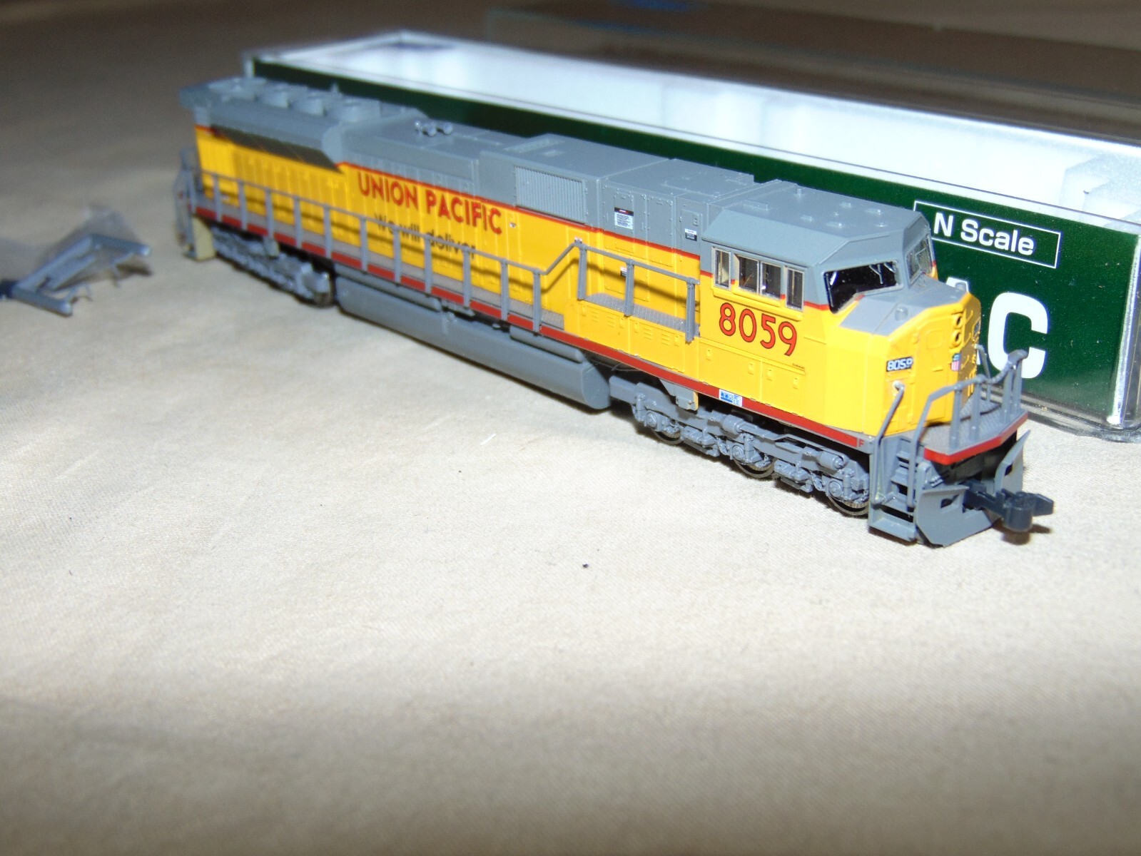 KATO N 176-5608 UNION PACIFIC SD90/43MAC DIESEL + BOX