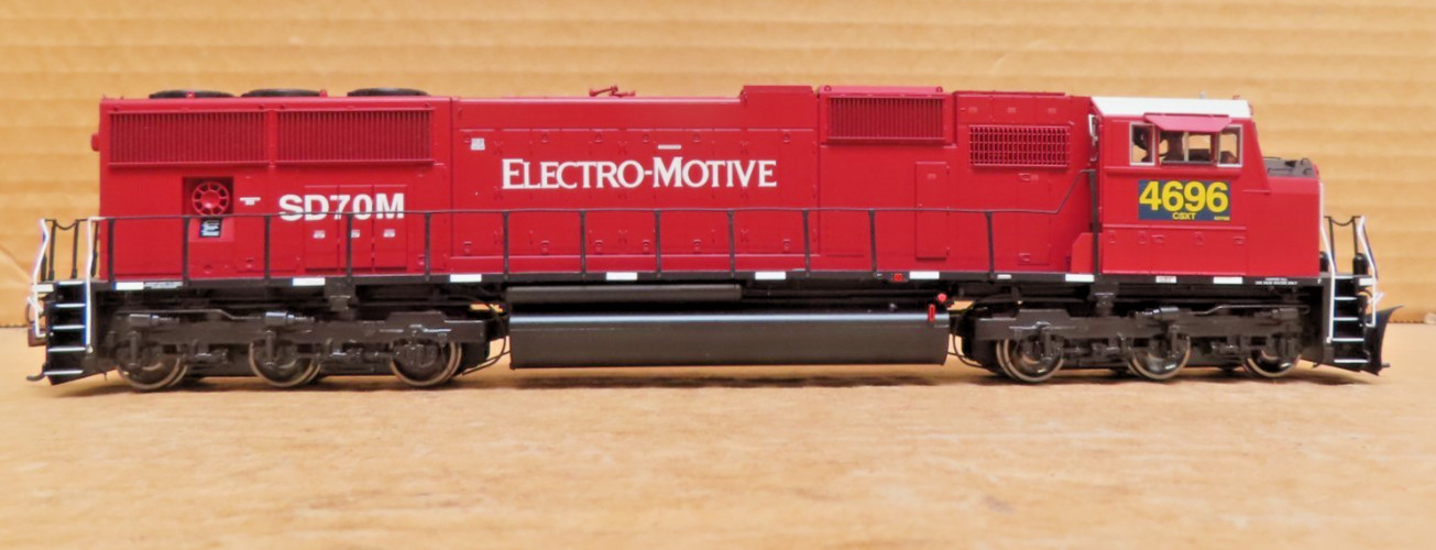 ATHEARN GENESIS 69255 CSX SD70M #4696 HO SCALE