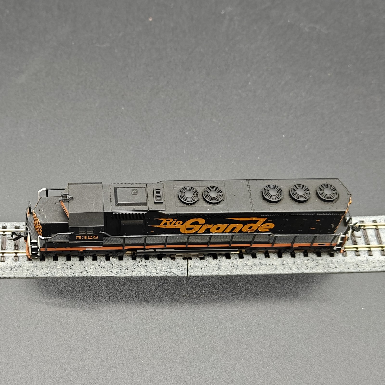 KATO D&RGW Rio Grande EMD SD45 Locomotive #5328 N Scale Tested Japan Read