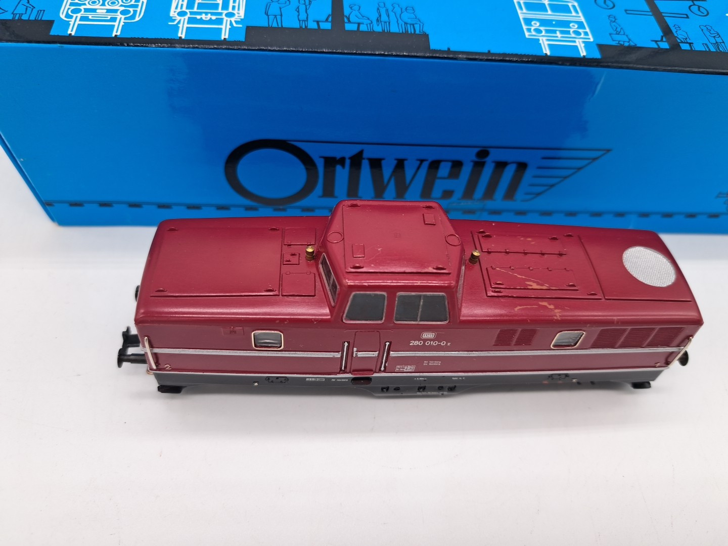 ORTWEIN 2100 BR 280 010-0 Red Livery White Stripe, White Decorations, DB