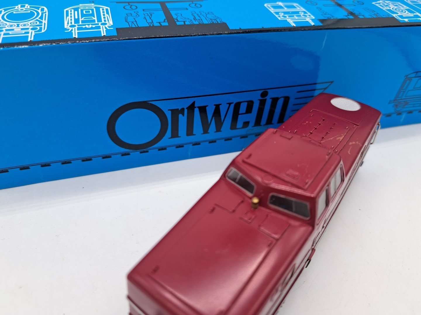ORTWEIN 2100 BR 280 010-0 Red Livery White Stripe, White Decorations, DB