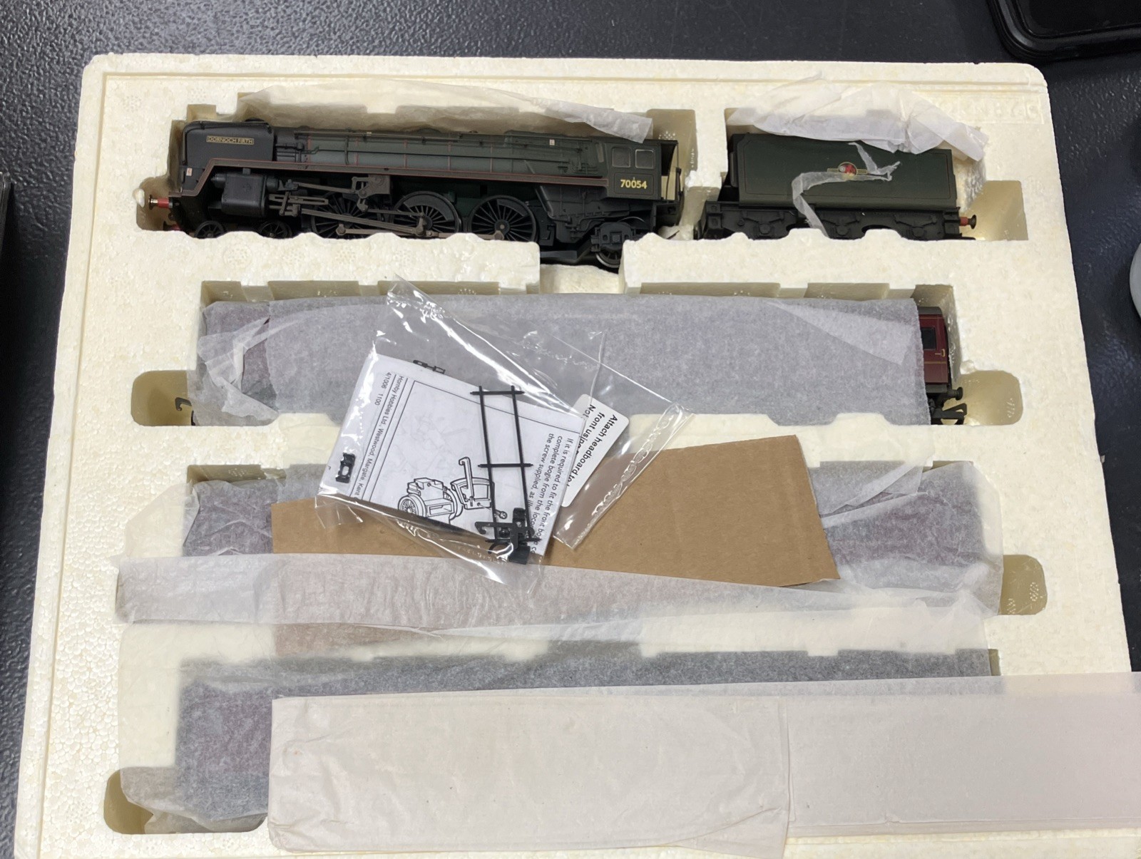 HORNBY R2329M THAMES CLYDE EXPRESS TRAIN PACK