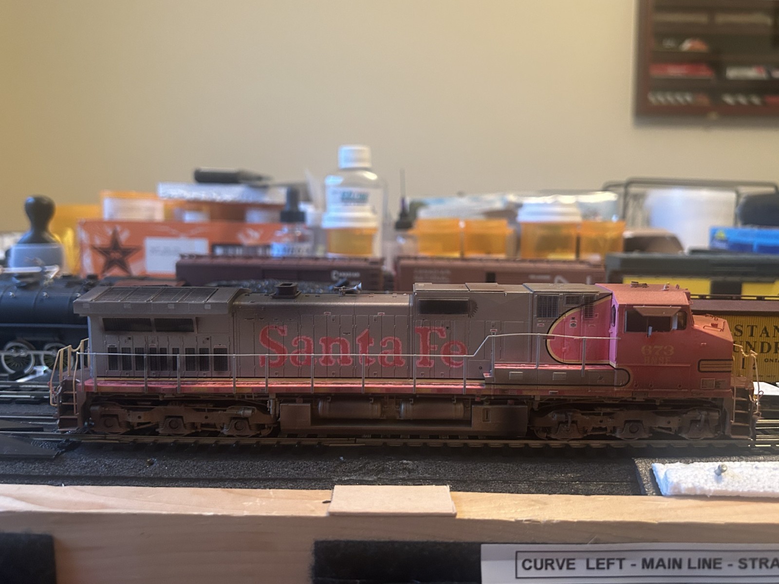 ScaleTrains HO Rivet Counter GE C44-9W BNSF #673 Ex-ATSF Warbonnet DCC Sound