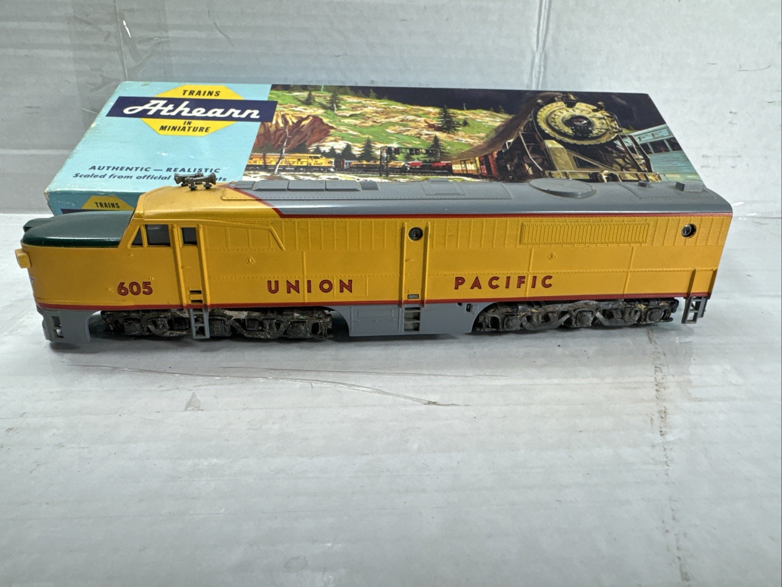 Athearn PA-1 DUMMY Union Pacific #605 Diesel Locomotive Engine For Train Set