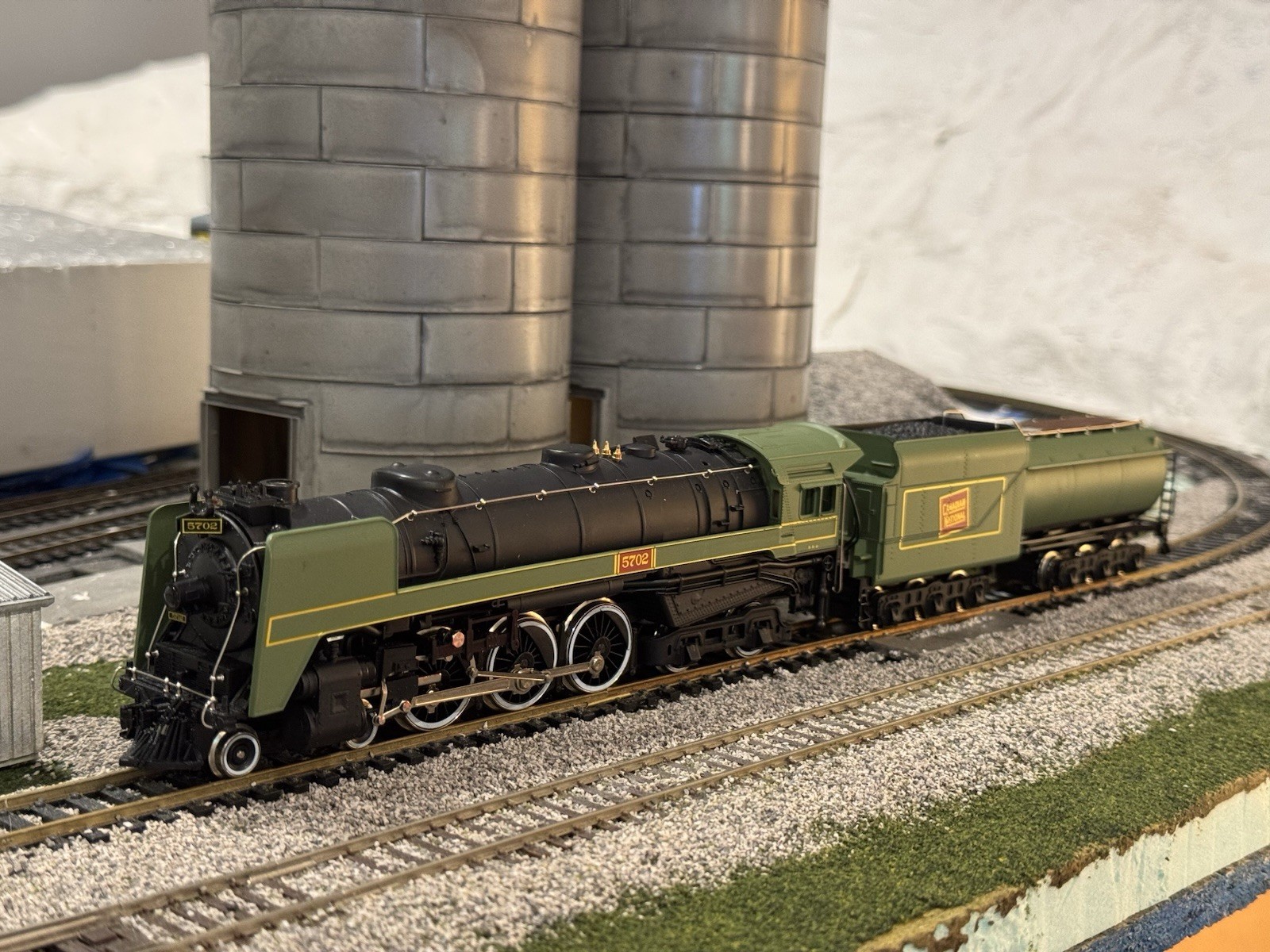 MINT Mehano Powered HO 4-6-4 Steam Engine Canadian National (CN) Rail #5702