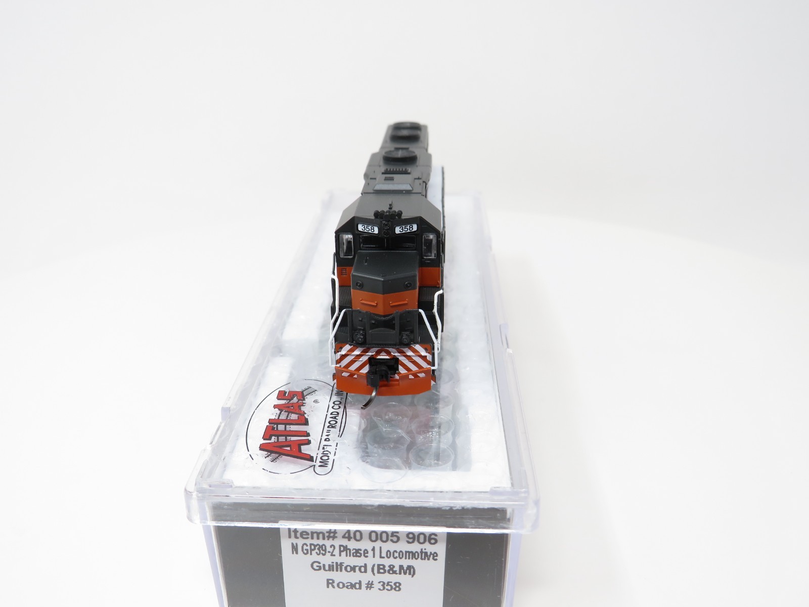 Atlas N 40005906 Guilford Boston & Maine B&M #358 EMD GP39-2 Diesel Locomotive