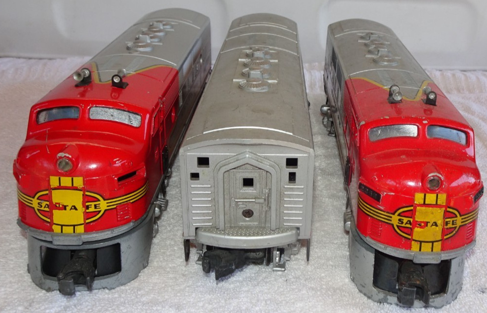 1950’s Lionel SANTA FE 2353 Diesel Locomotive & Dummy & B-Unit 3 Pieces O Gauge
