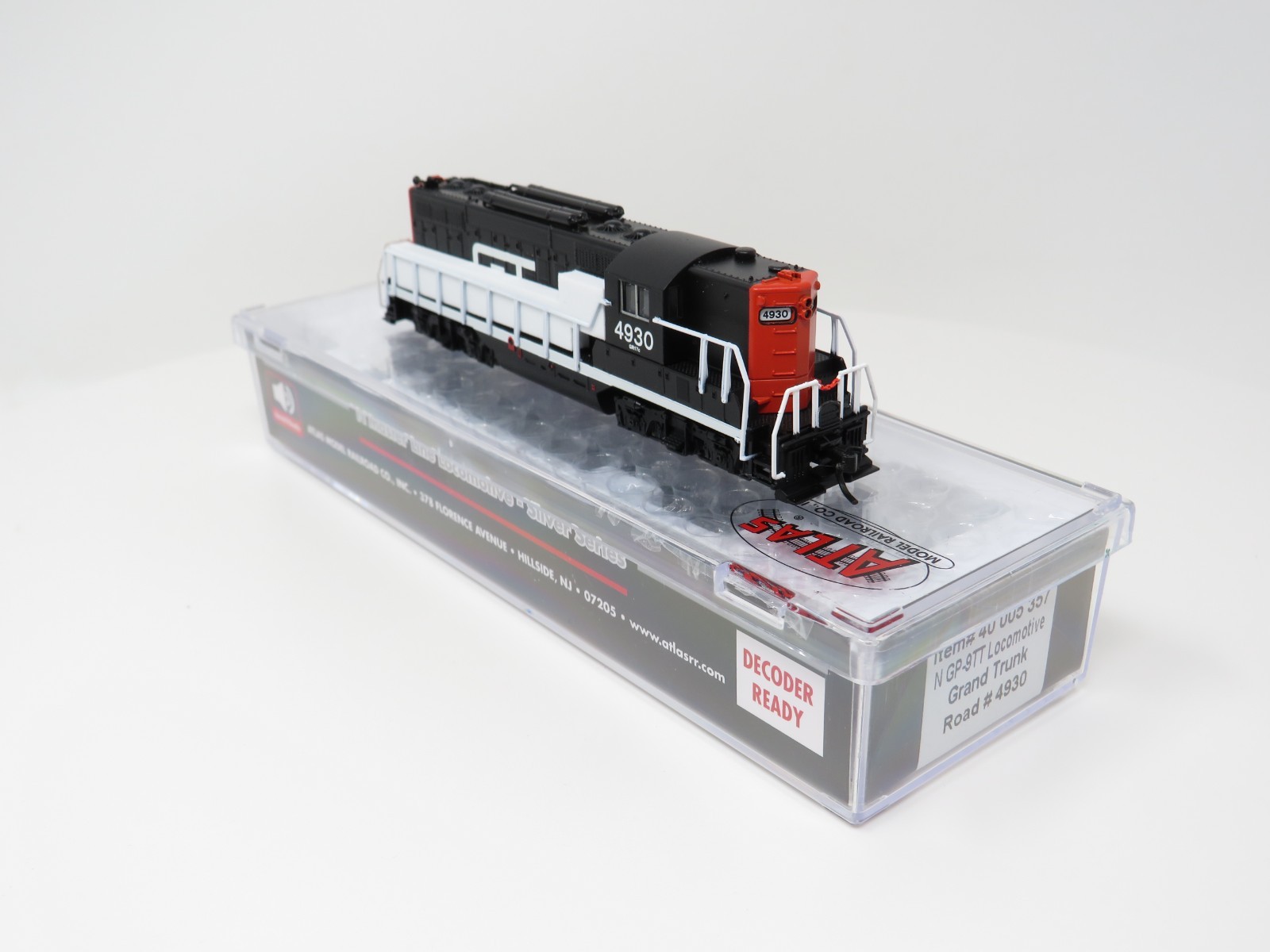 Atlas N 40005357 Grand Trunk #4930 EMD GP-9TT Diesel Locomotive Torpedo Tube
