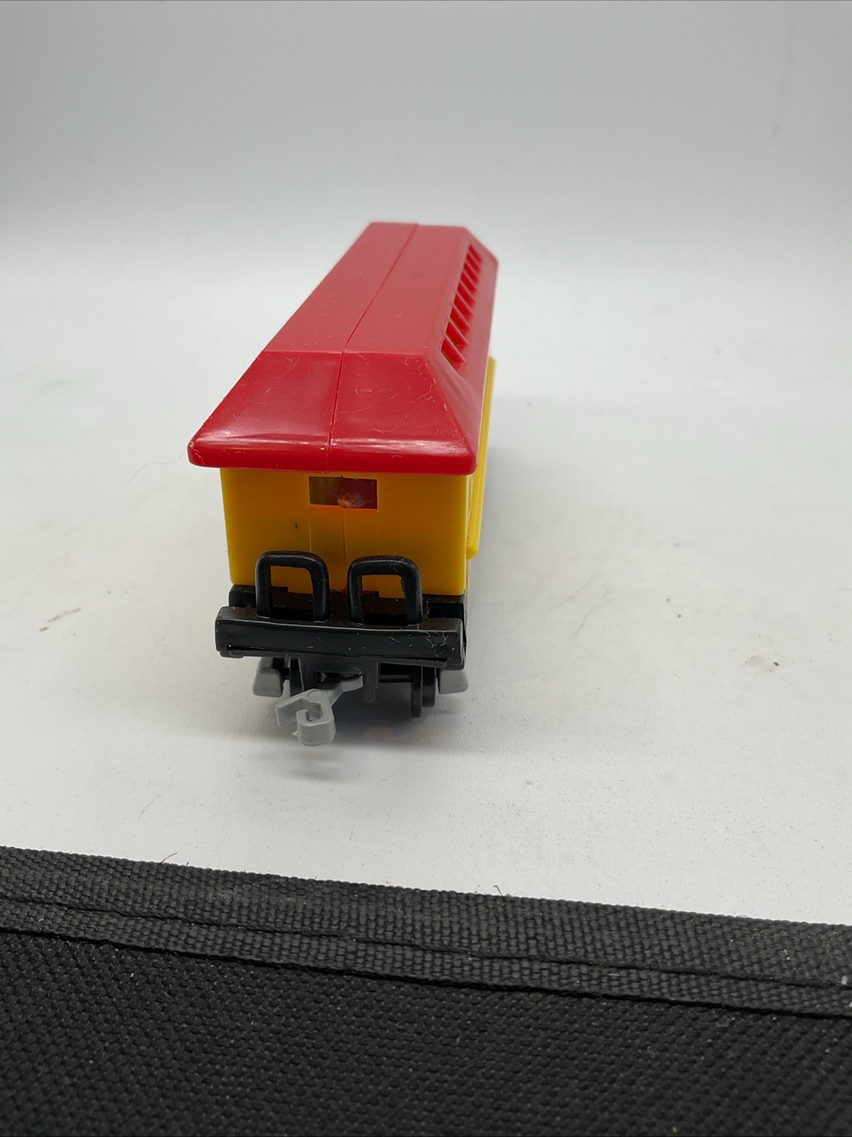 C&C Railways CC303 – HO Scale – Red & Yellow Train Car