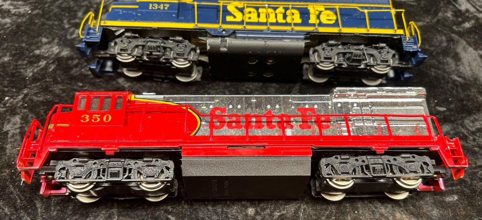 Lot 3 HO 5628, 350, 1347 Santa Fe, New York Central, 2 Locomotives, 1 Dummy, c33