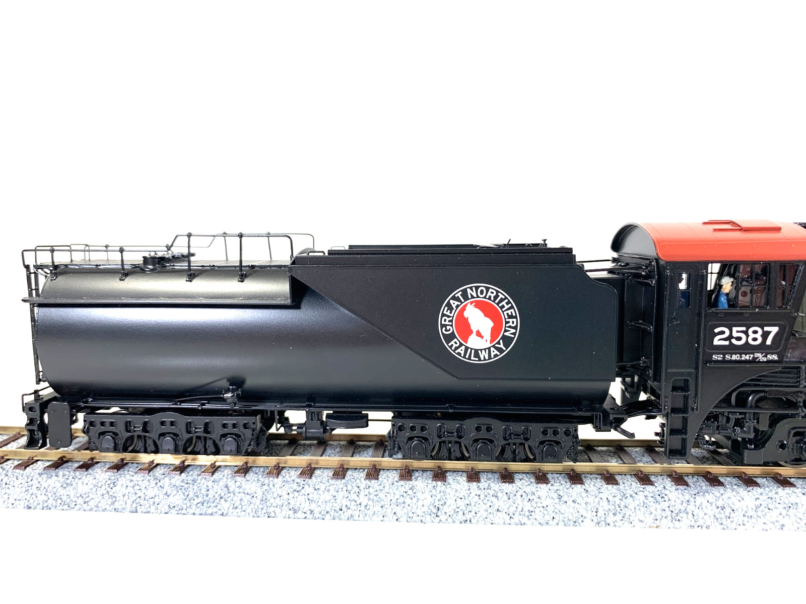 HO Broadway Ltd 2875 Hybrid Great Northern S2 #2587 , DCC Sound, Paragon 3