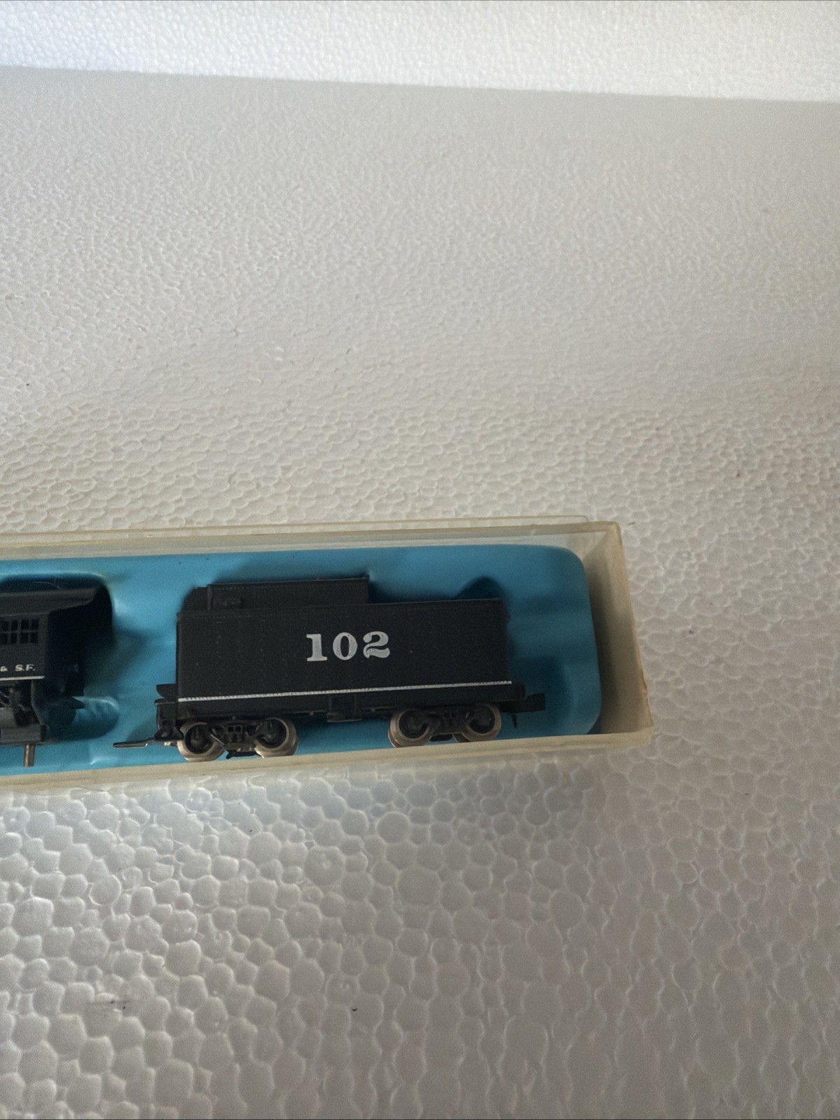 Atlas N Gauge 2111 – A.T. S.F. Locomotive & Tender 0-8-0