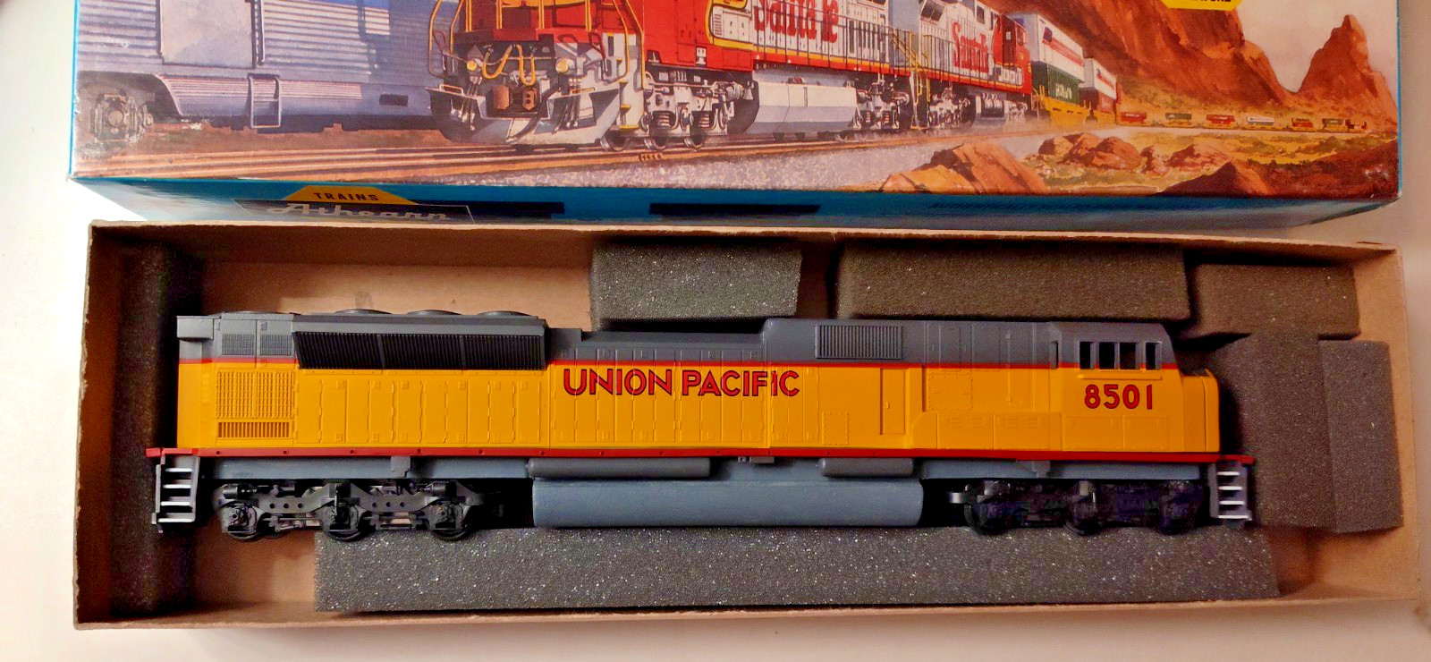 HO Scale Athearn Union Pacific Diesel Locomotive no 8501 DUMMY