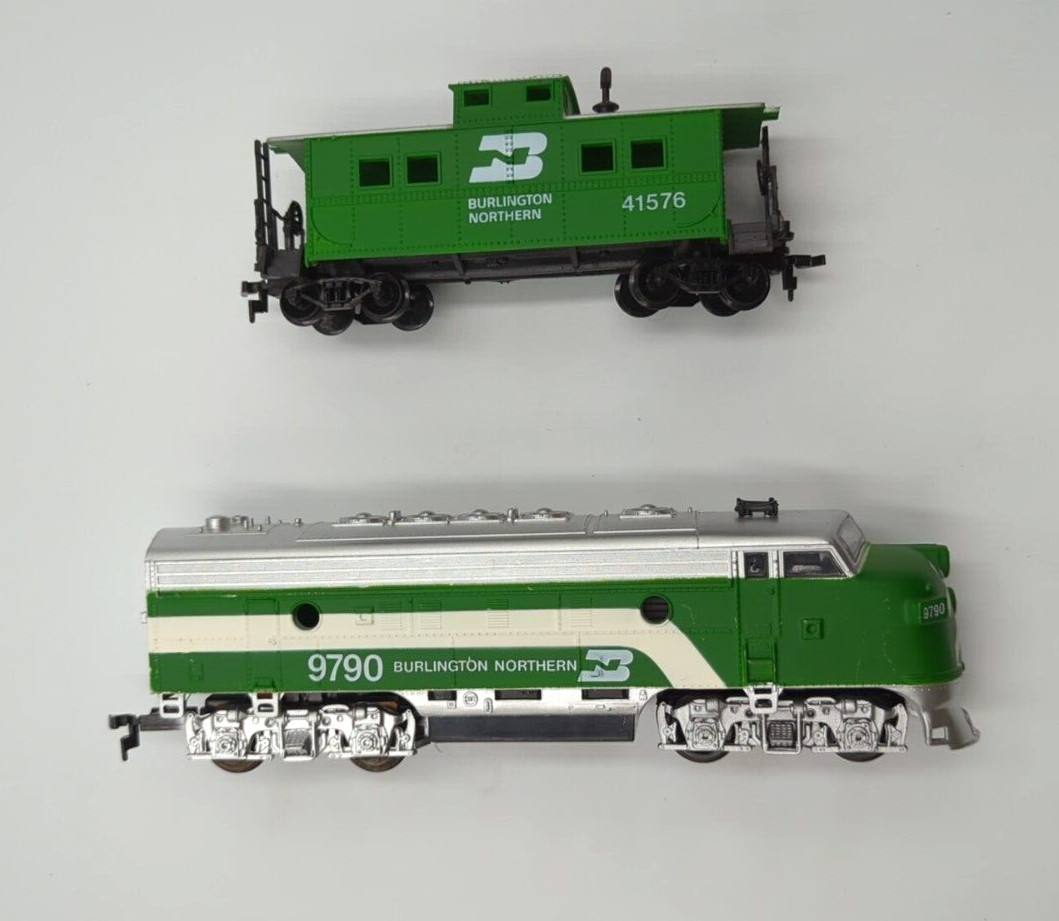 HO Life-Like BN Burlington Northern F7 Diesel 9790 w/ Caboose 41576 – Tested