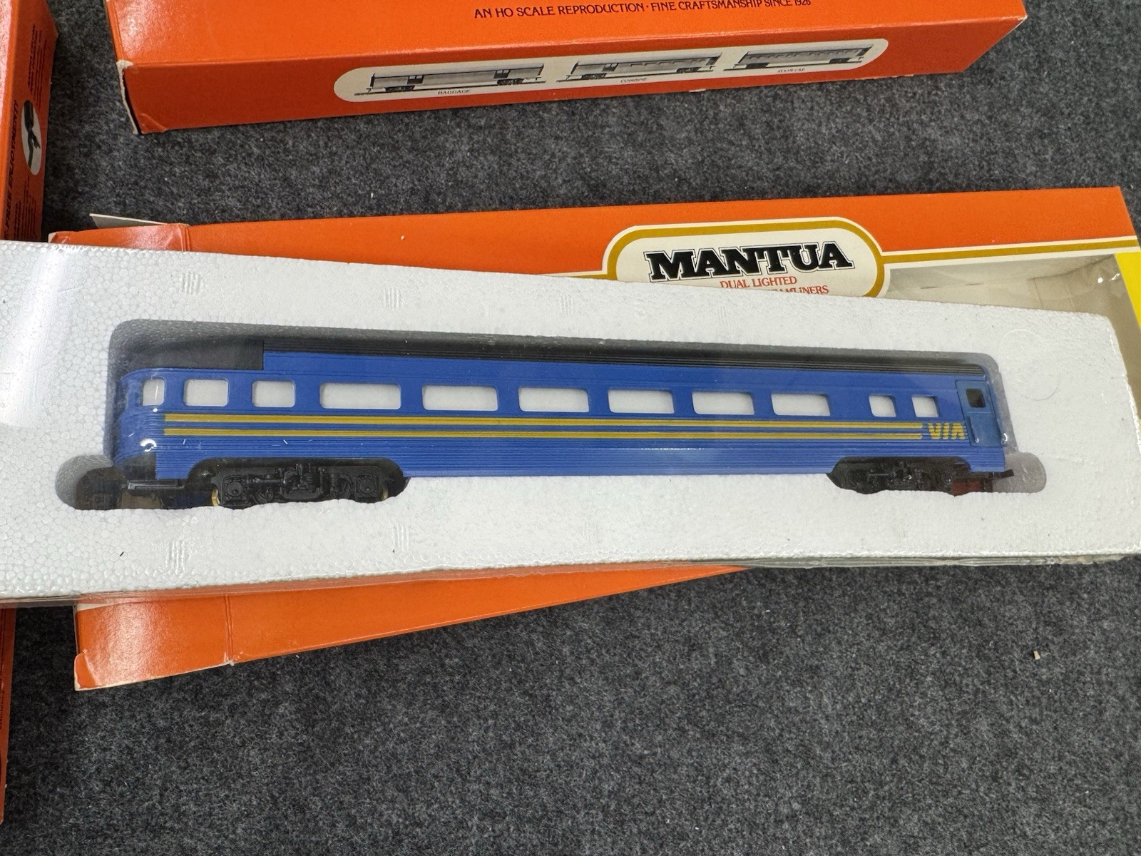 MANTUA HO VIA F7 Diesel Locomotive Baggage & Observation Car Canadian National