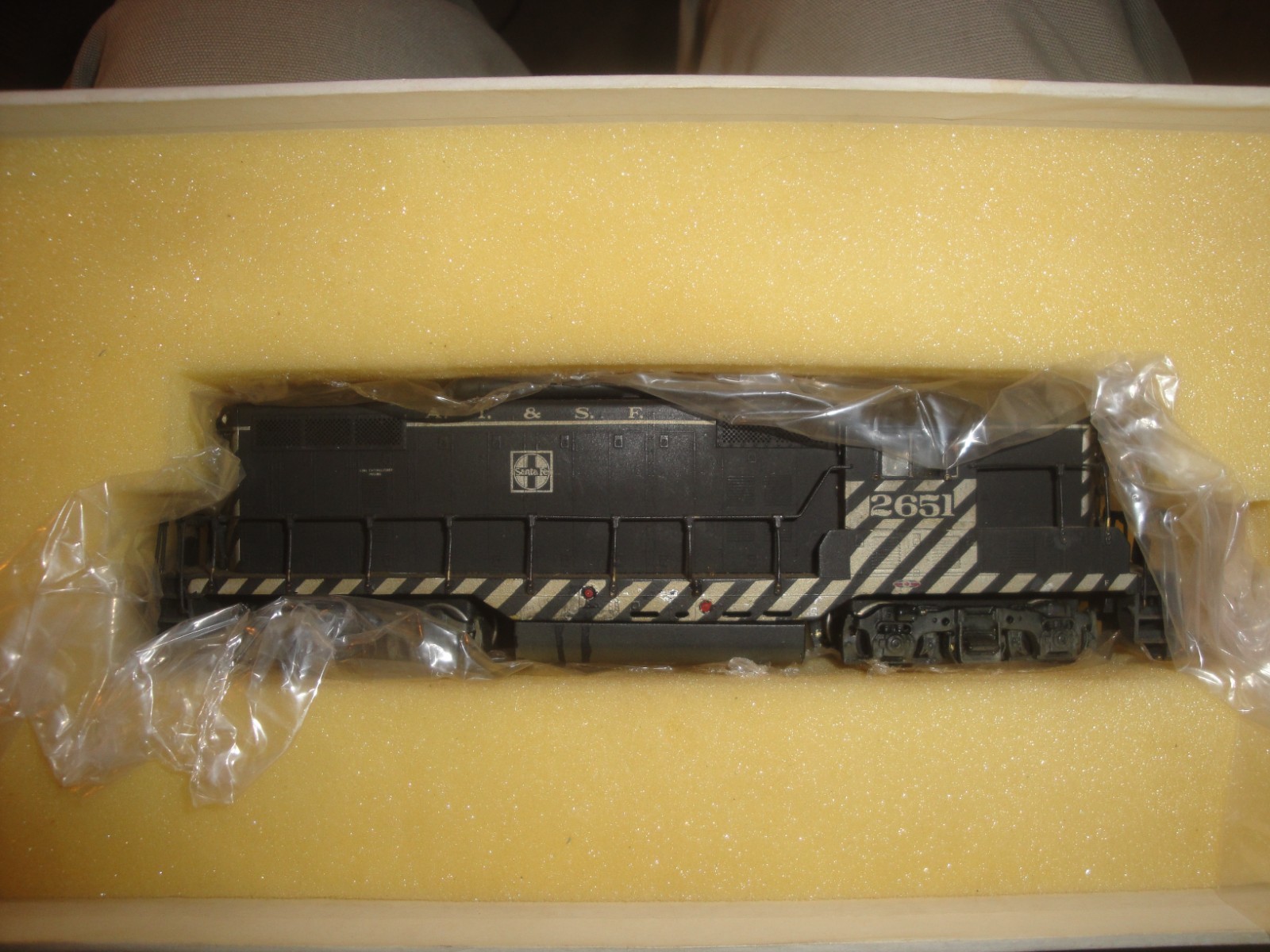 Sunset Models, HO, 2651 Zebra Stripe ATSF GP9 Factory Painted