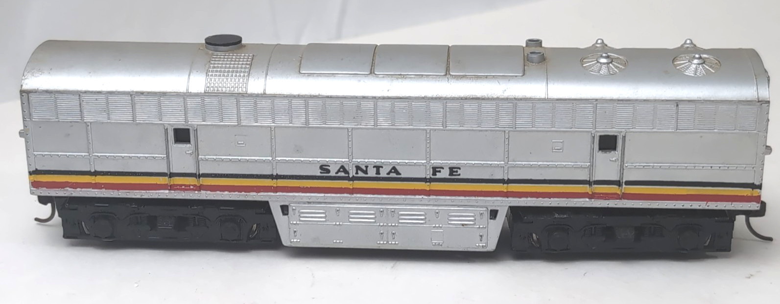 RIVAROSSI – FM C-Liner B Unit Deisel Locomotive (Unpowered) “SANTA FE’ – HO