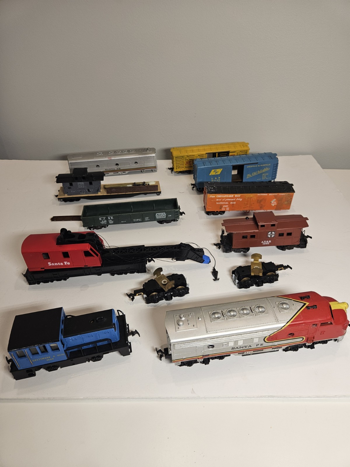 Vintage HO scale Locomotive Power/Dummy Junk Lot – Untested – Unknown if working