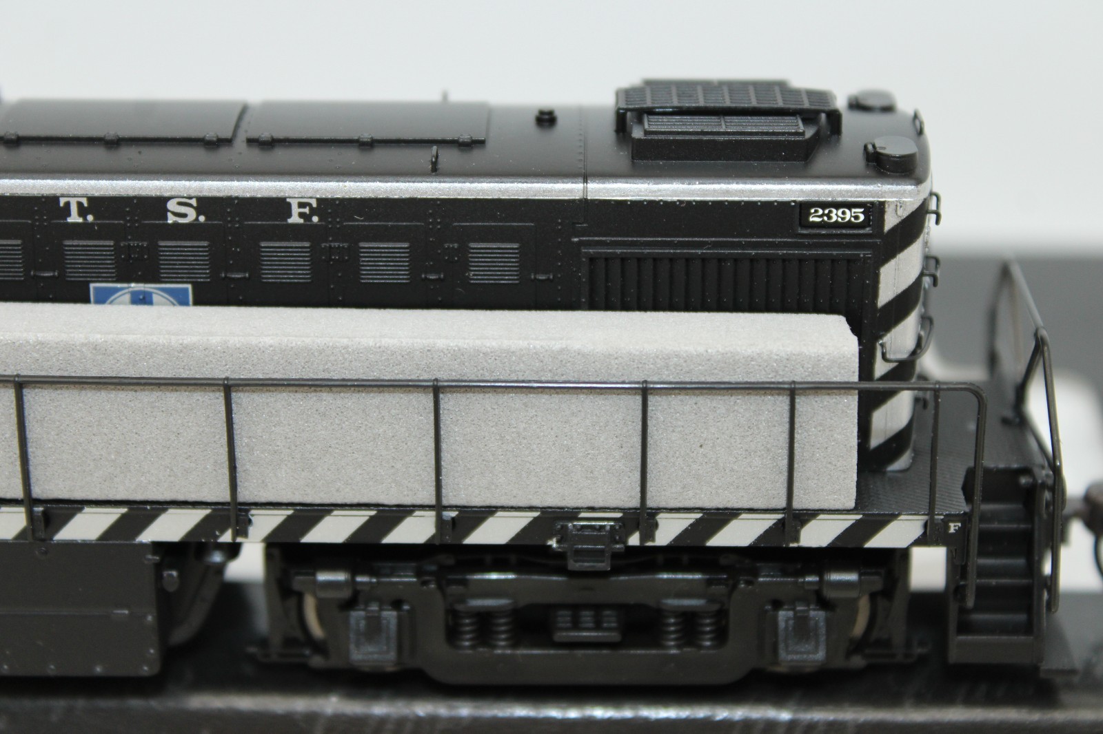 Atlas Classic HO Scale Santa Fe Alco RS1 Diesel Locomotive #2395 LED 7158