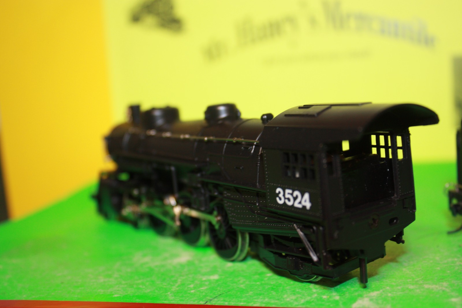 NIB * HO Union Pacific 4-6-2 Meheno Locomotive and Tender