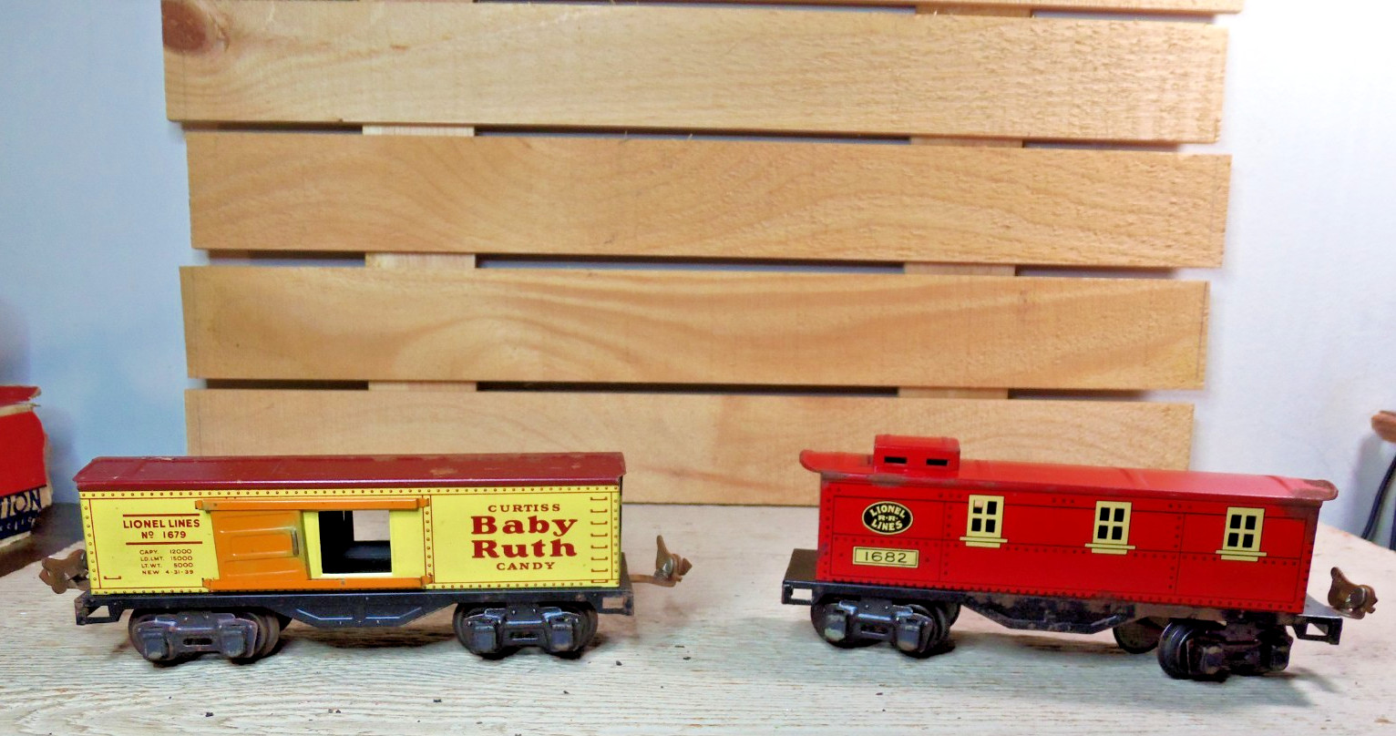 Vintage O 27 Lionel Lines 1688 Loco, Tender with 1679, 1680, and 1682 Tin Cars