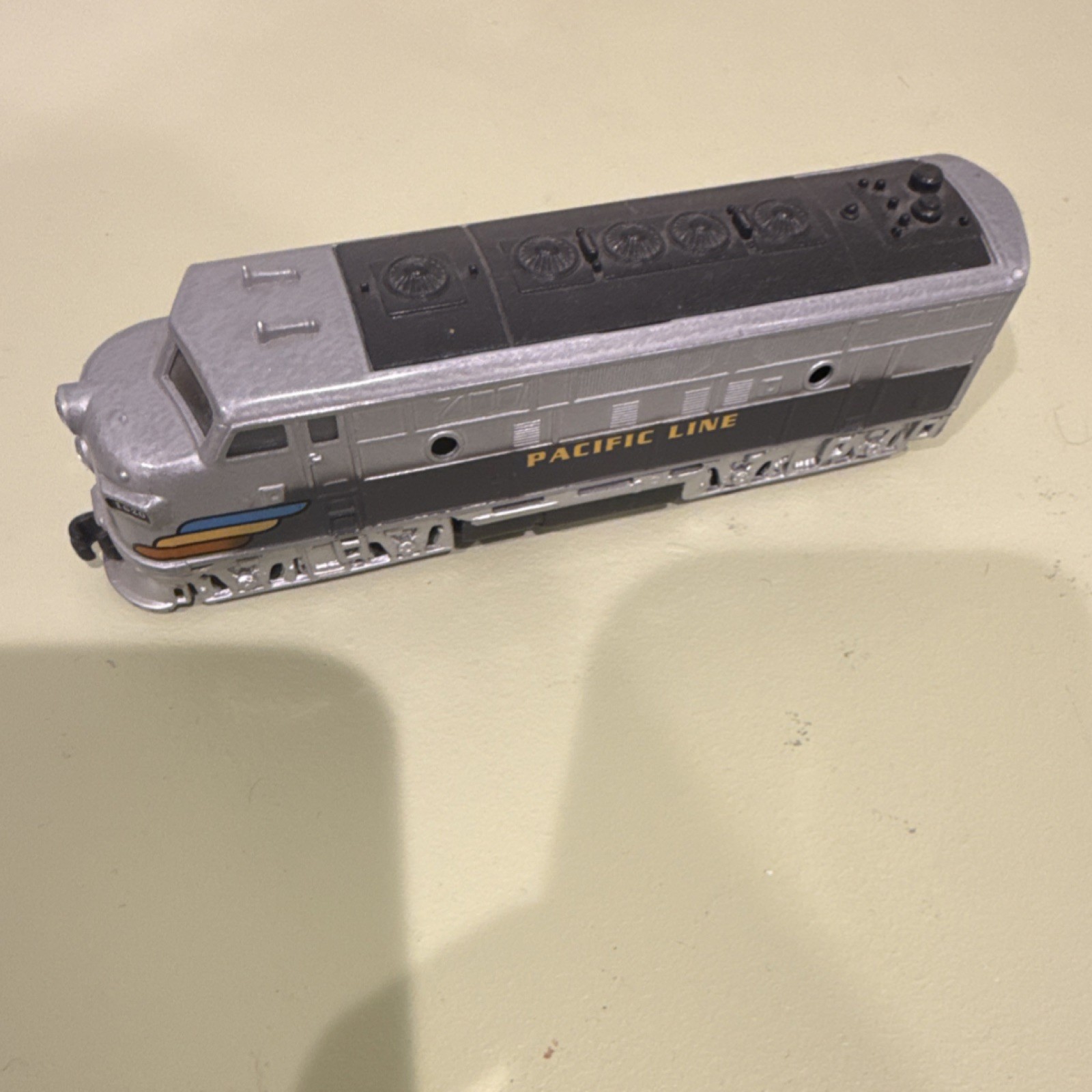 Poteshin HO Diesel Locomotive Pacific Line Silver Black Plastic 1:87 Model