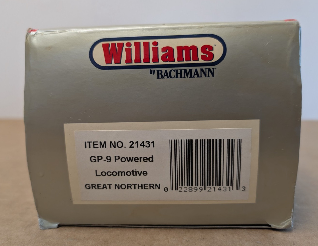 Williams 21431 O Gauge Great Northern GP-9 Powered Locomotive – NEW IN BOX!