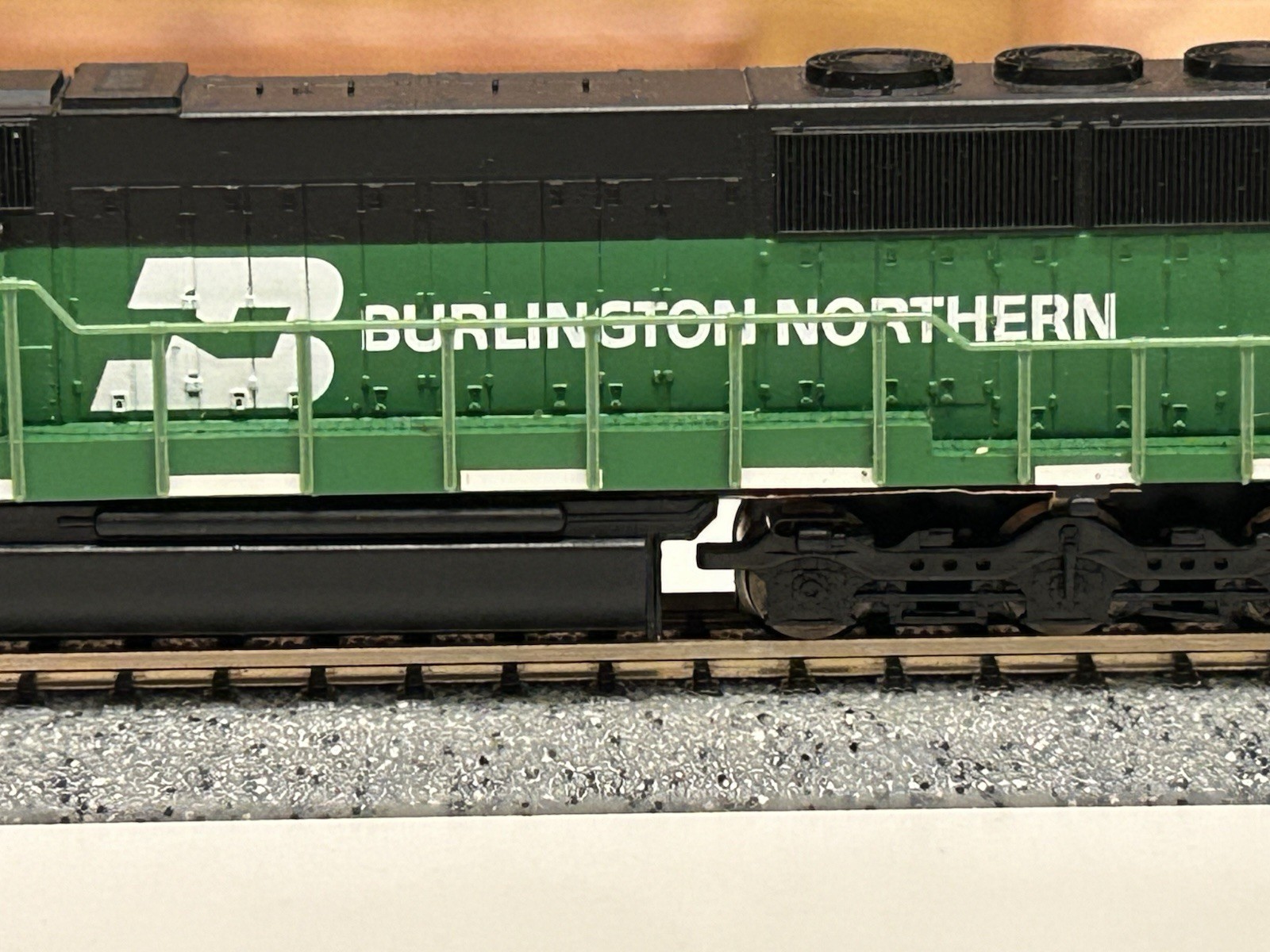 Atlas N Scale Diesel Locomotive Burlington Northern SD-60 8300 – Nice