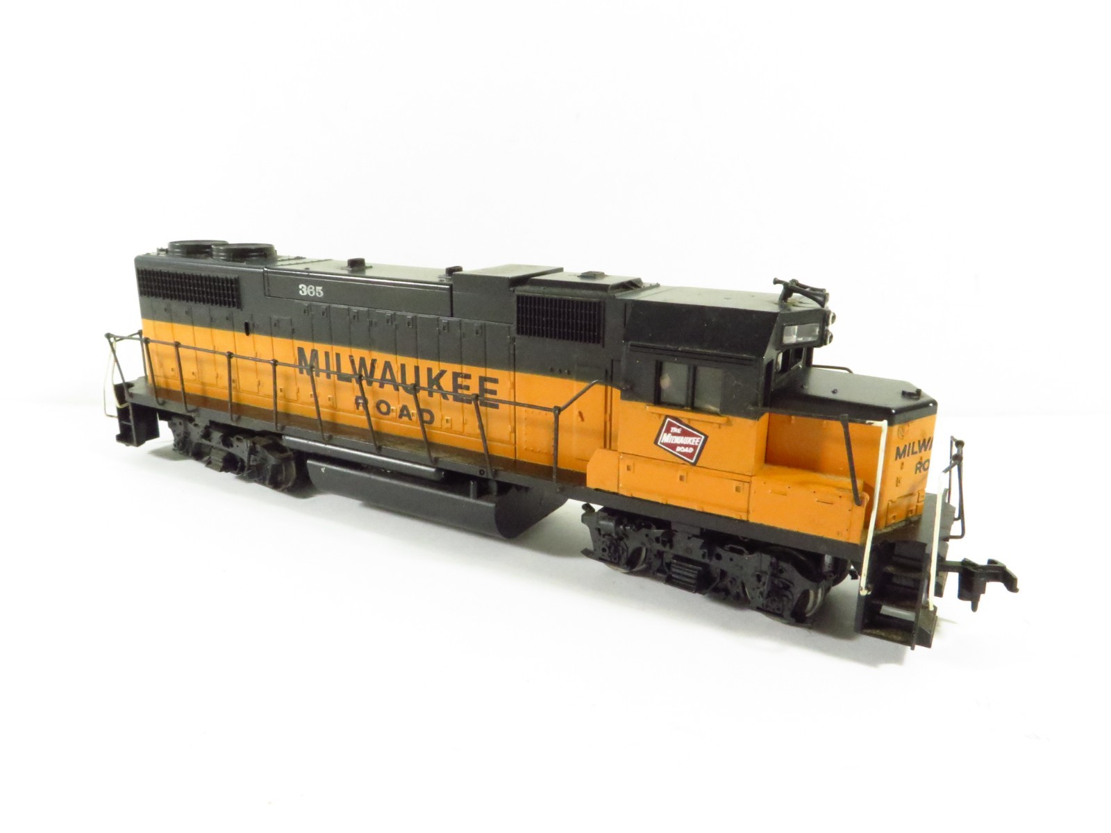 Athearn 4606 HO Scale Milwaukee Road GP38-2 Diesel Locomotive #365 EX/Box
