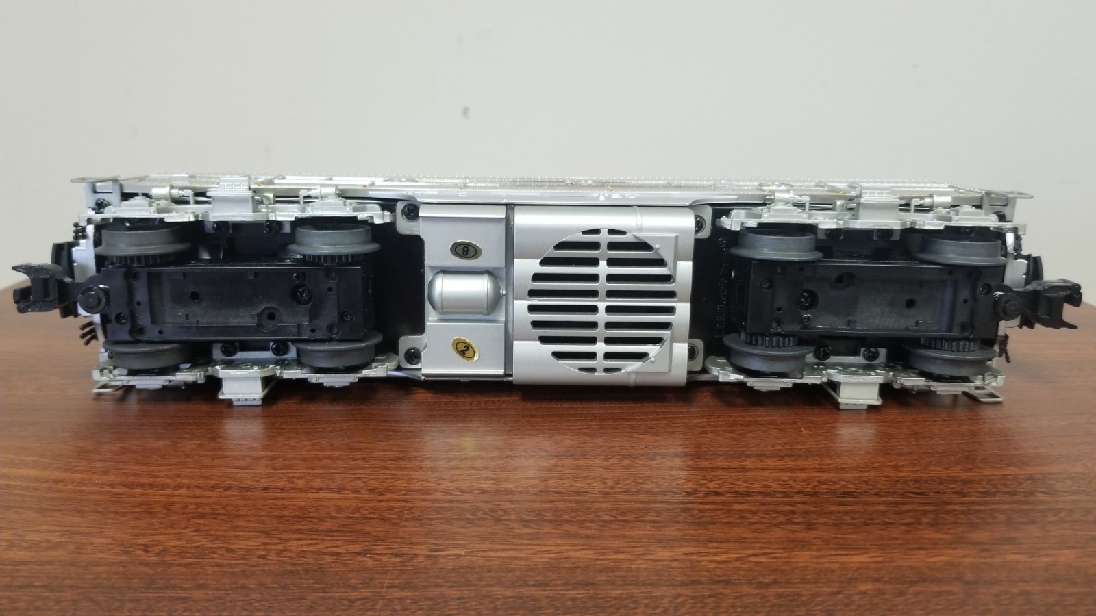 MTH Premier 20-20764-3 F3 B-Unit Diesel (Non-Powered) -Santa Fe Chrome – C8