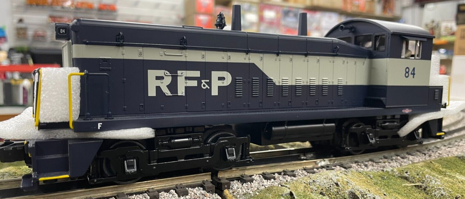 MTH RAILKING 30-21072-1 RF&P RICHMOND SW1200 DIESEL ENGINE #81 O GAUGE NEW