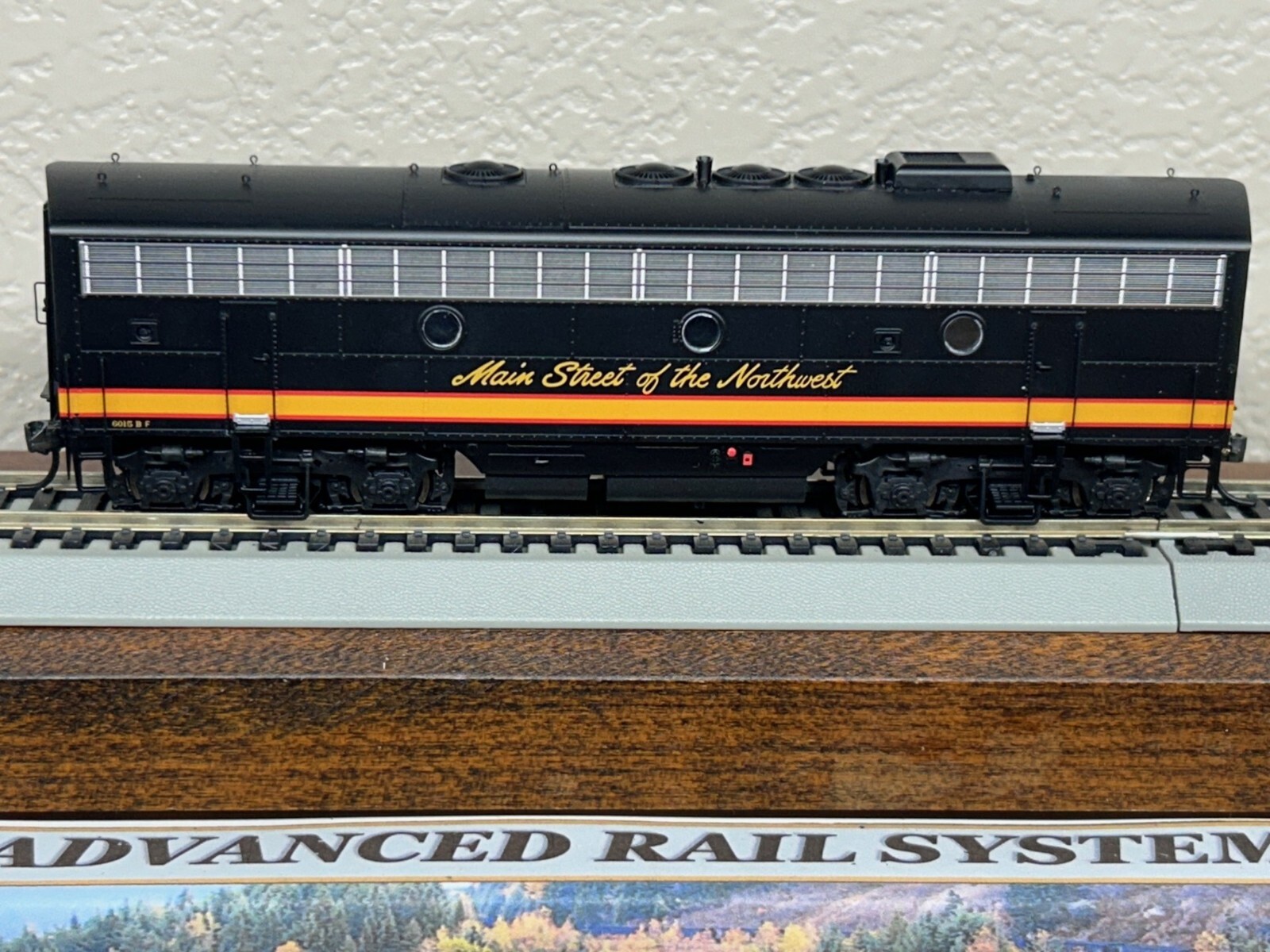 NORTHERN PACIFIC FREIGHT F7 B unit 6015B – DCC / QUANTUM SOUND HO Scale NEW