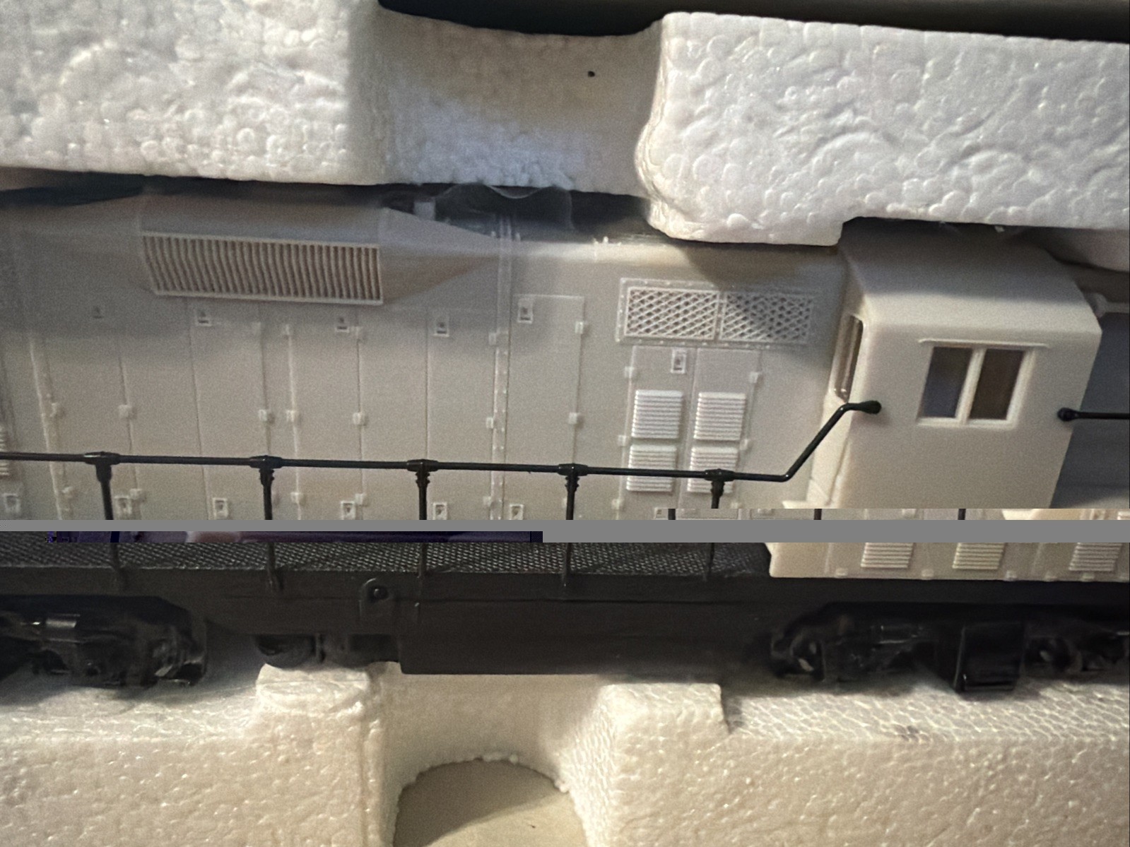 Atlas Classic #8401 HO Scale EMD GP-7 undecorated Dynamic
