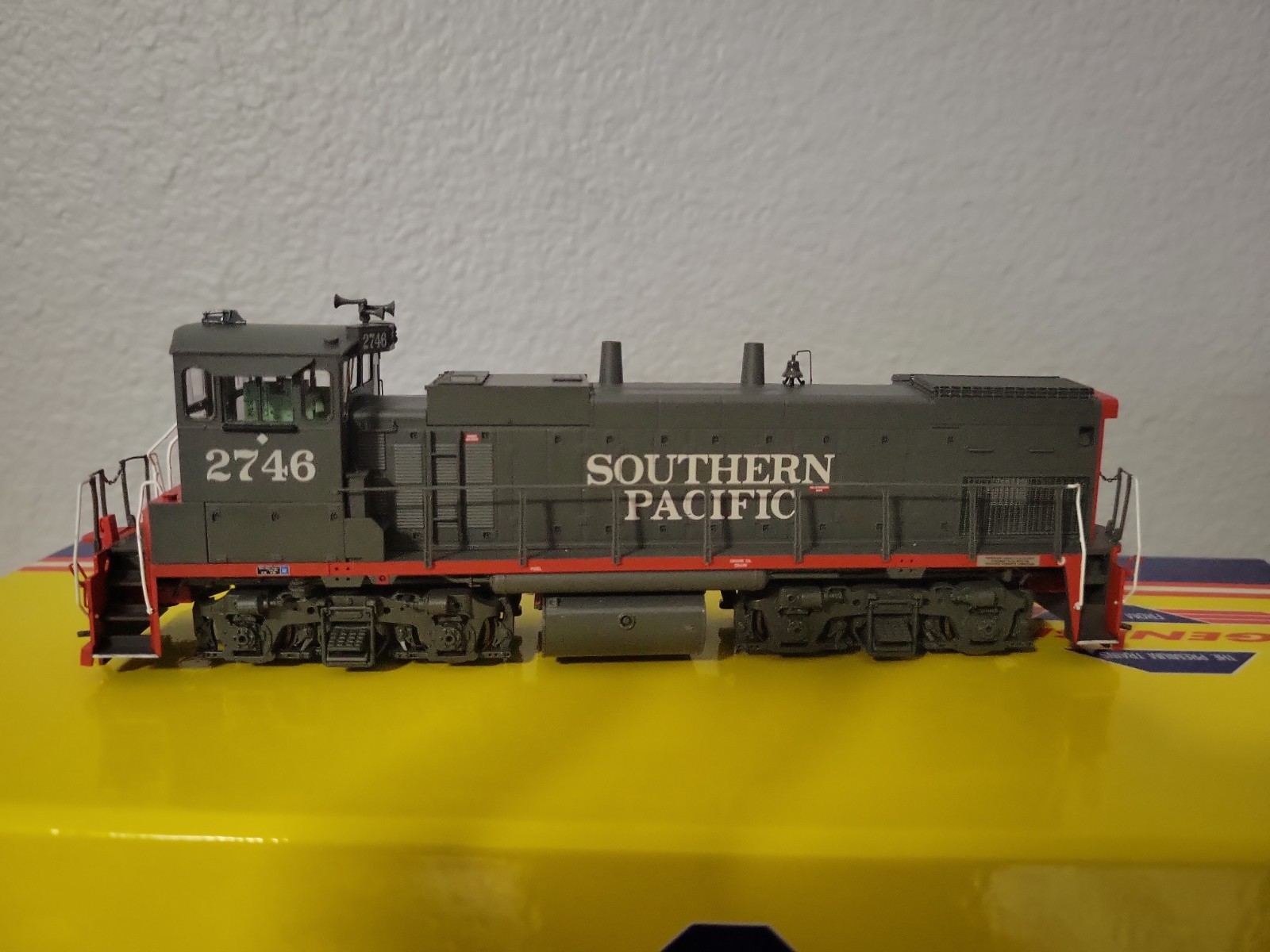 HO Scale Athearn Genesis Southern Pacific MP15AC #2746 DCC Ready