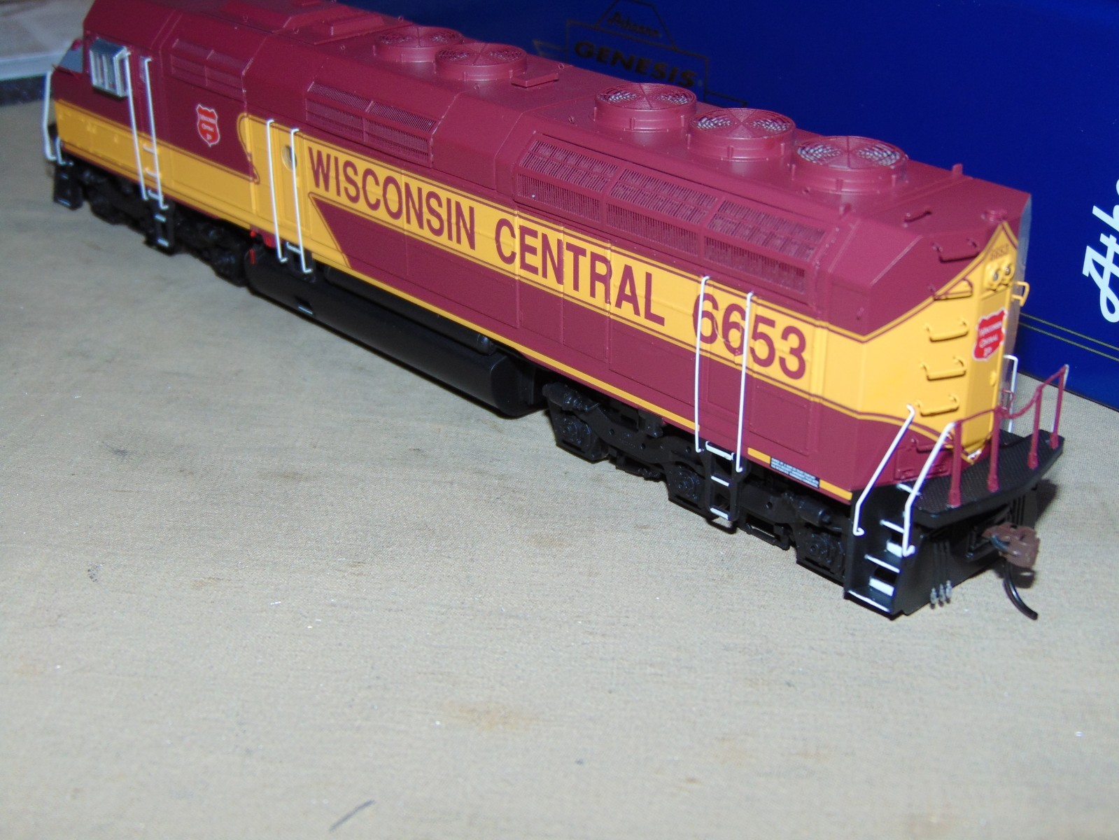 ATHEARN GENESIS HO 28616 WISCONSIN CENTRAL F45 DCC & SOUND -BRAND NEW