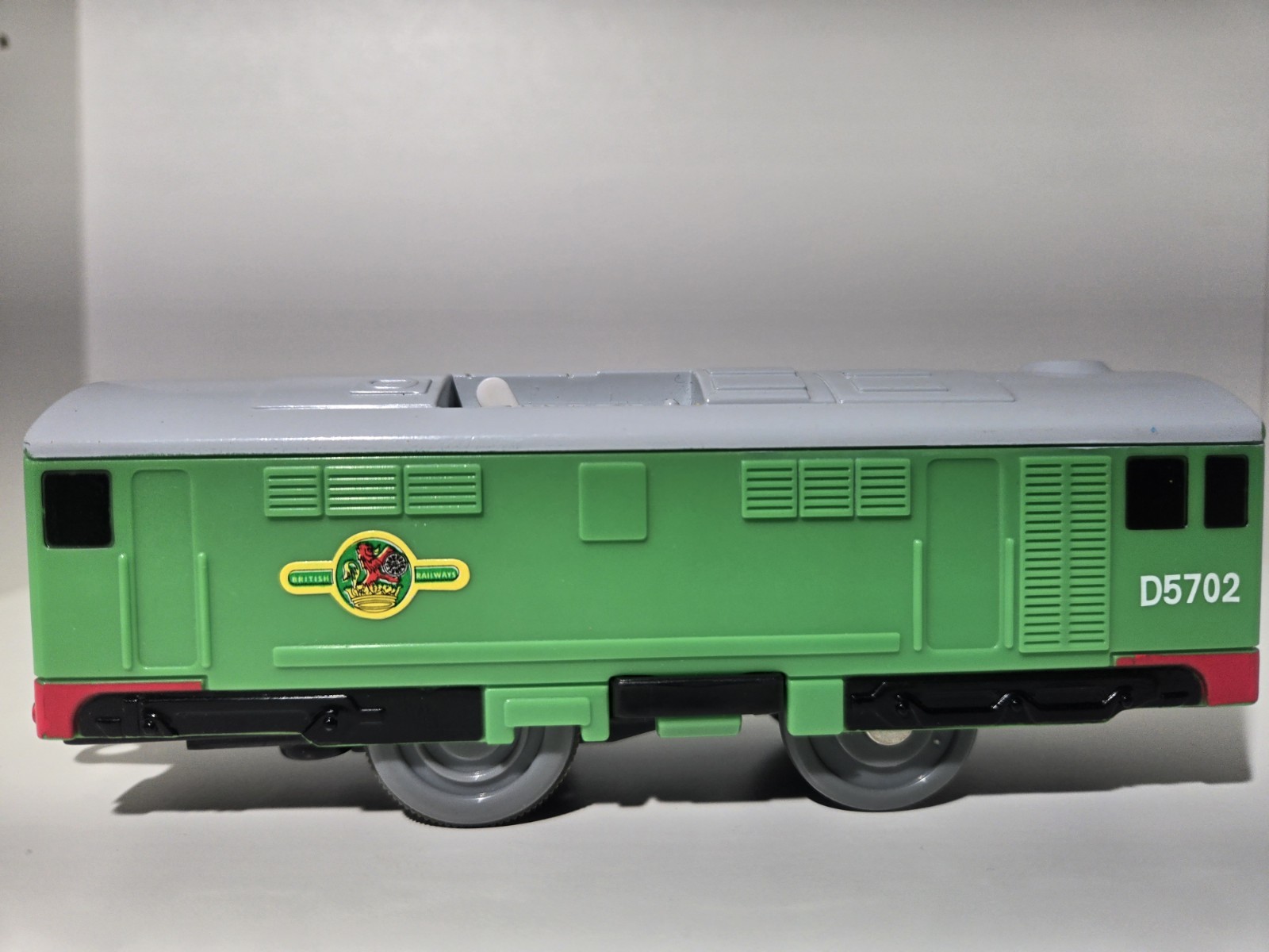 Thomas & Friends Diesel D5702 Motorized Train Engine Green Railway Non Working