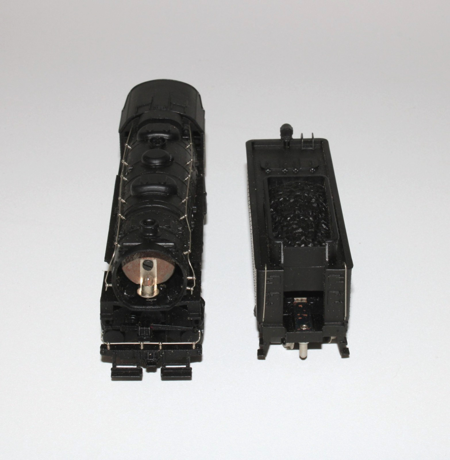 AHM Rivarossi HO 0-8-0 Switcher Steam Locomotive & Tender 5083 A.T. & S.F. 102