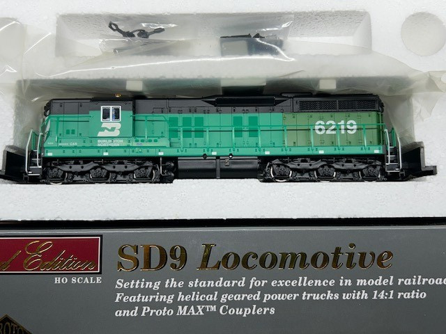 BURLINGTON NORTHERN PATCH SD9 HIGH HOOD LOCO- DCC – HO Scale “QUANTUM SOUND” NEW
