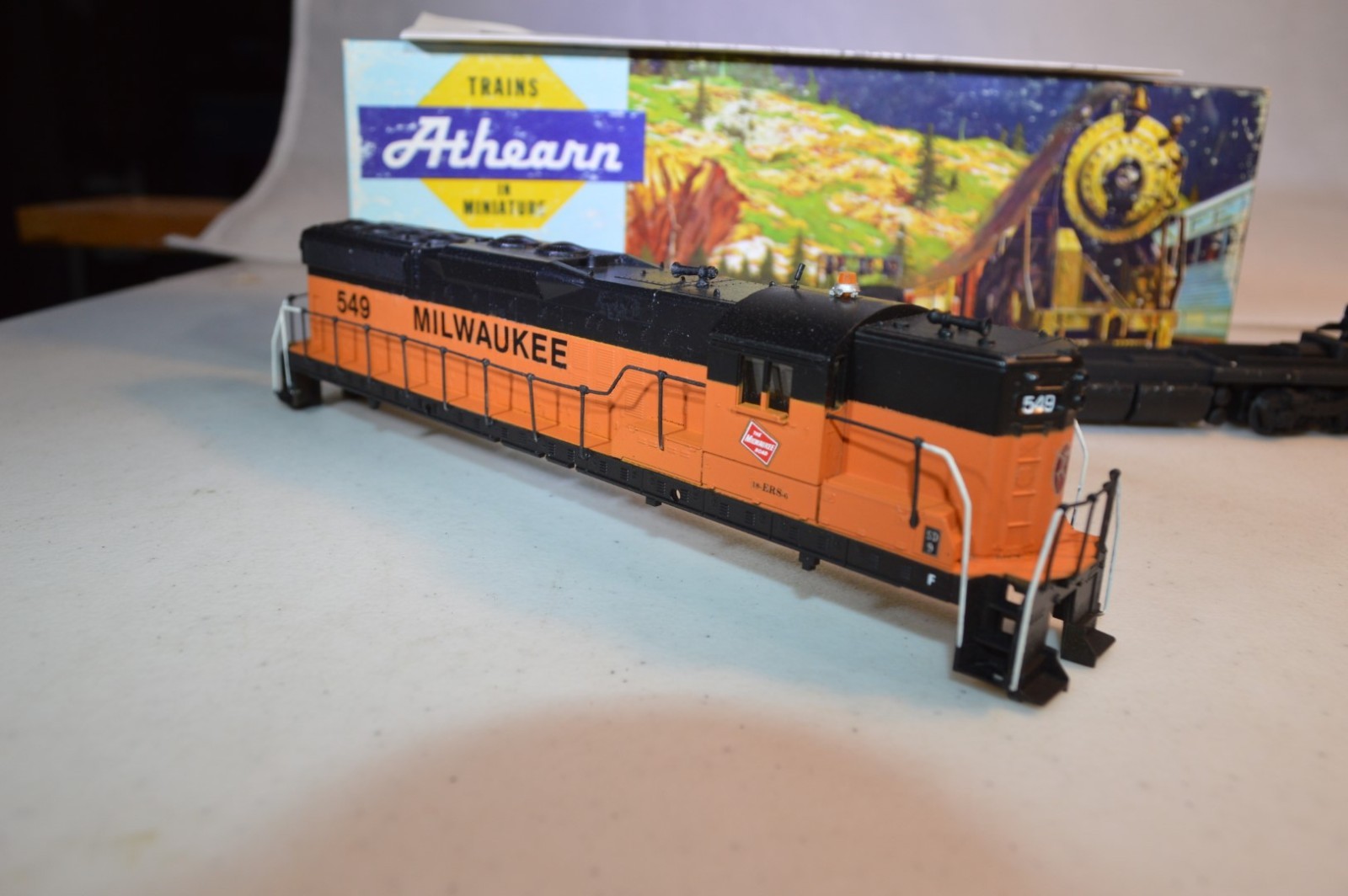 Athearn SD-9 Milwaukee Road dummy engine