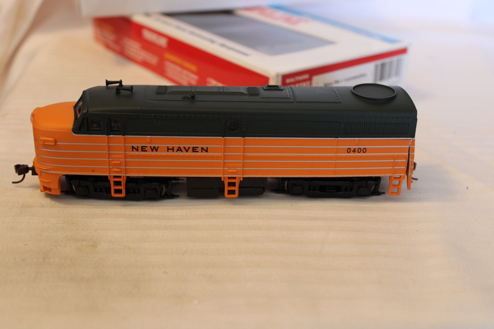 HO Scale Walthers, Alco FA-1 Diesel Locomotive, New Haven Orange #0400 – 931-223