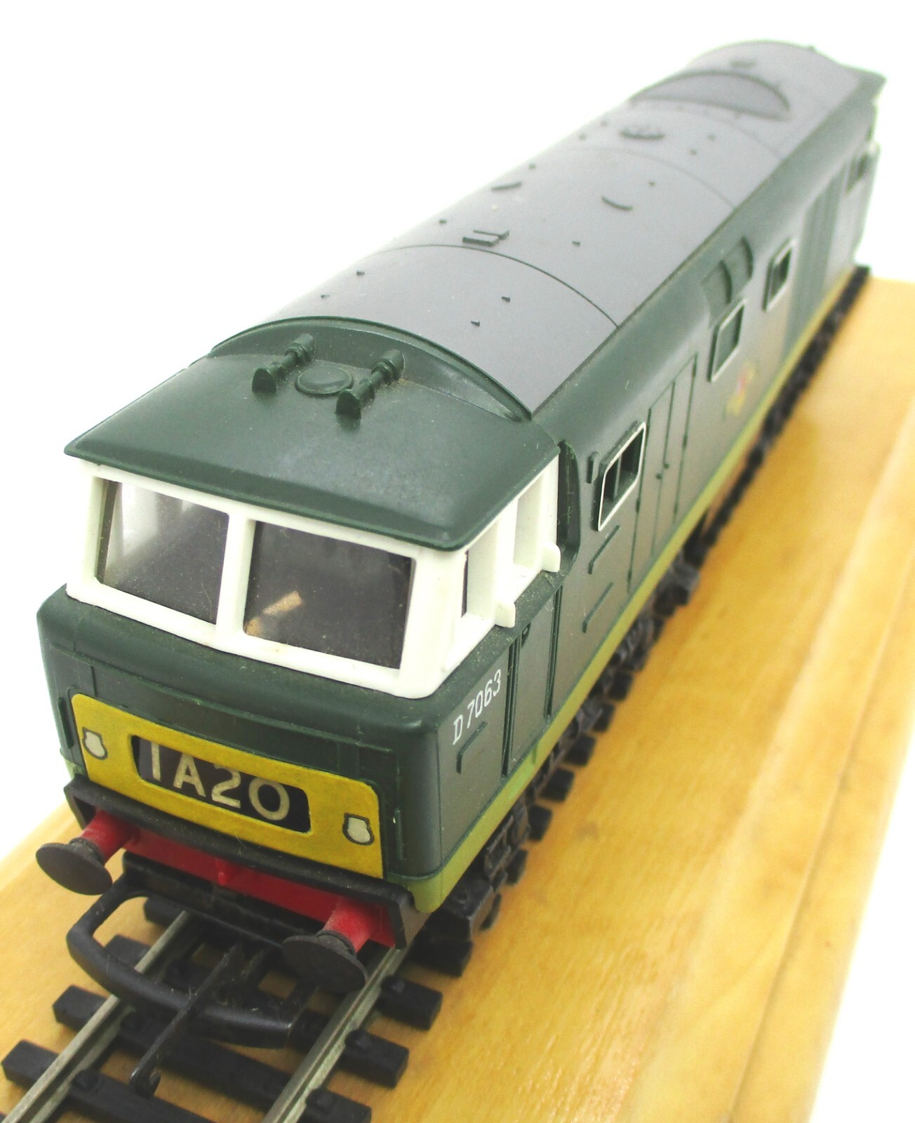Hornby R758 First Edition Class 35 Hymek BR Green with Paper Yellow Ends Mint