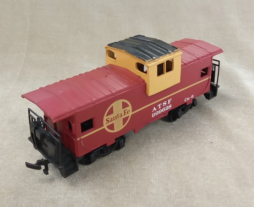 HO Gauge Bachman Santa Fe #350 Diesel Locomotive and Caboose Set * XXMR412E