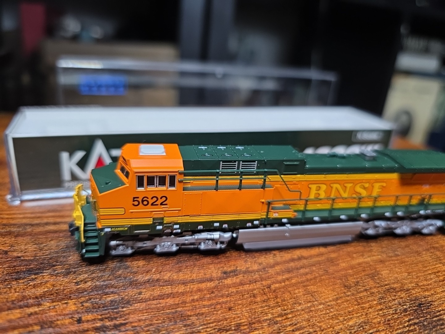 N Scale Kato 176-7111 BNSF Railway AC4400CW Diesel Locomotive #5622 New.