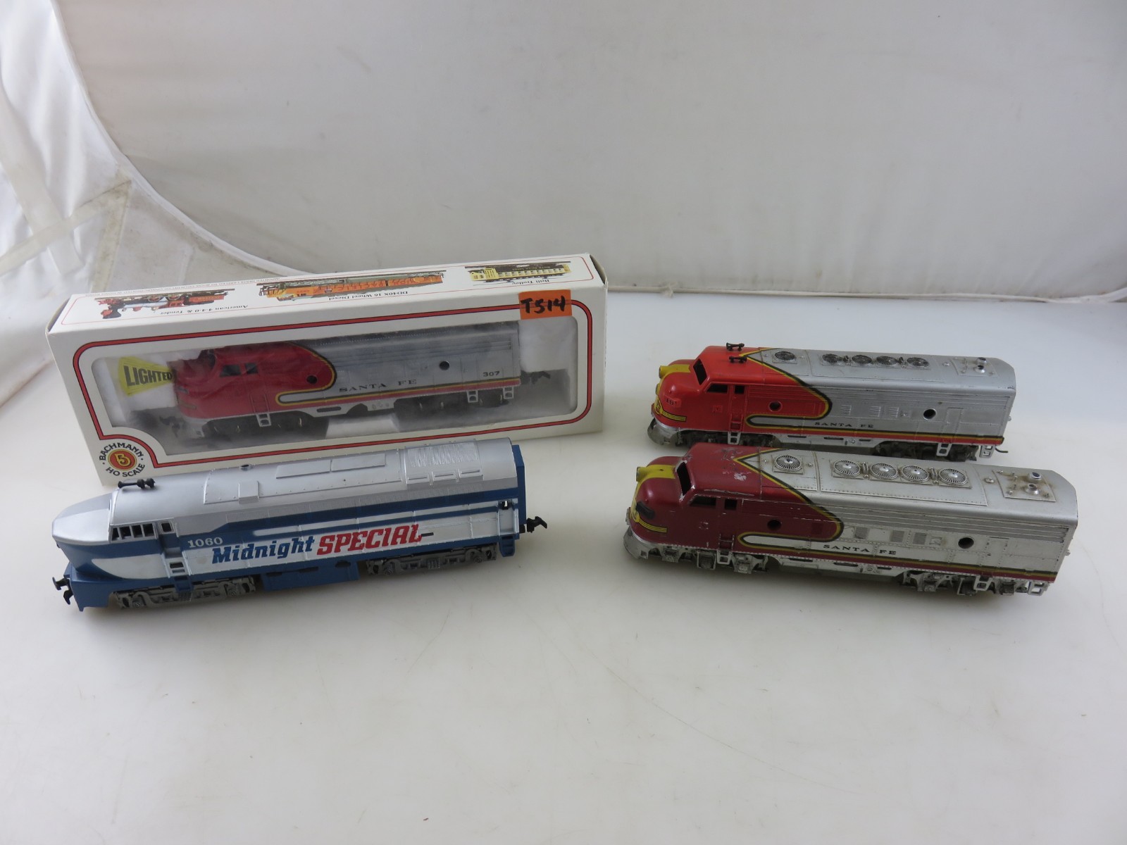 Bachmann Tyco Others Santa Fe Diesel Locomotive Engine 4pc Set FOR PARTS/REPAIRS