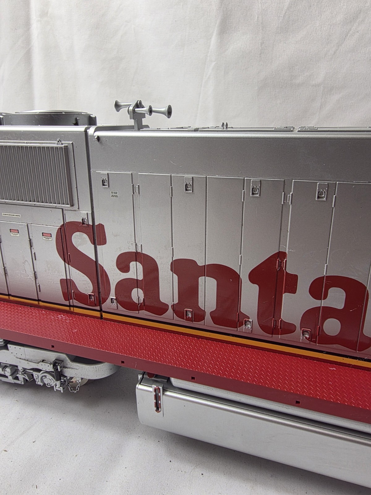 USA G scale trains SD70 Mac Santa Fe R22600 Warbonnet #8805 First Run Read Desc